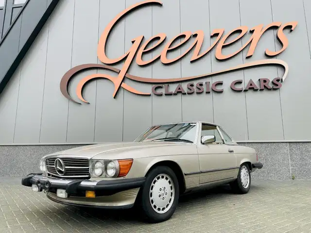 Mercedes-Benz SL 560 W107 Cabriolet