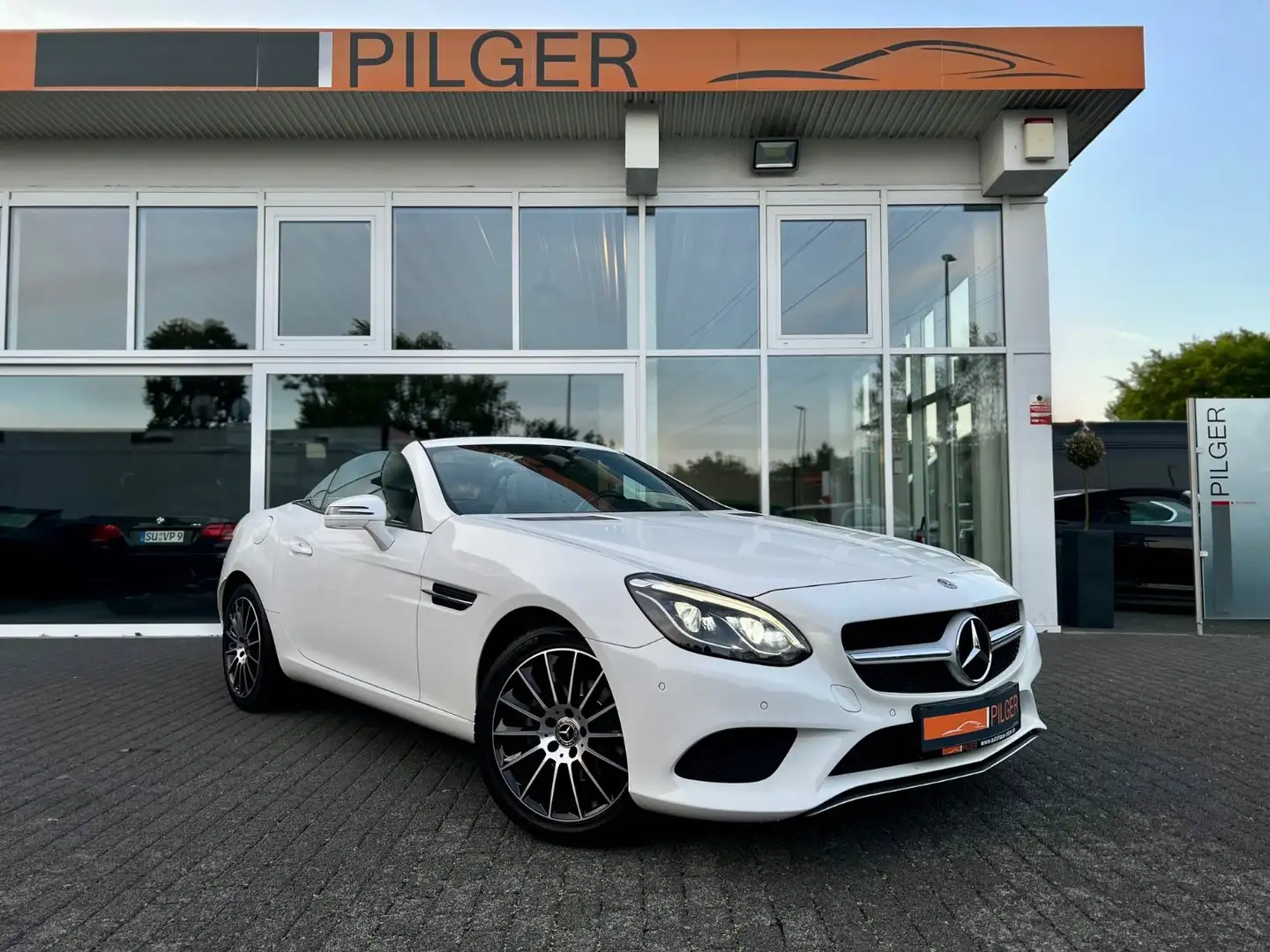 Mercedes-Benz SLC 180 Roadster*Kamera*PDC*LED*Shz*Leder*Navi Bianco - 1