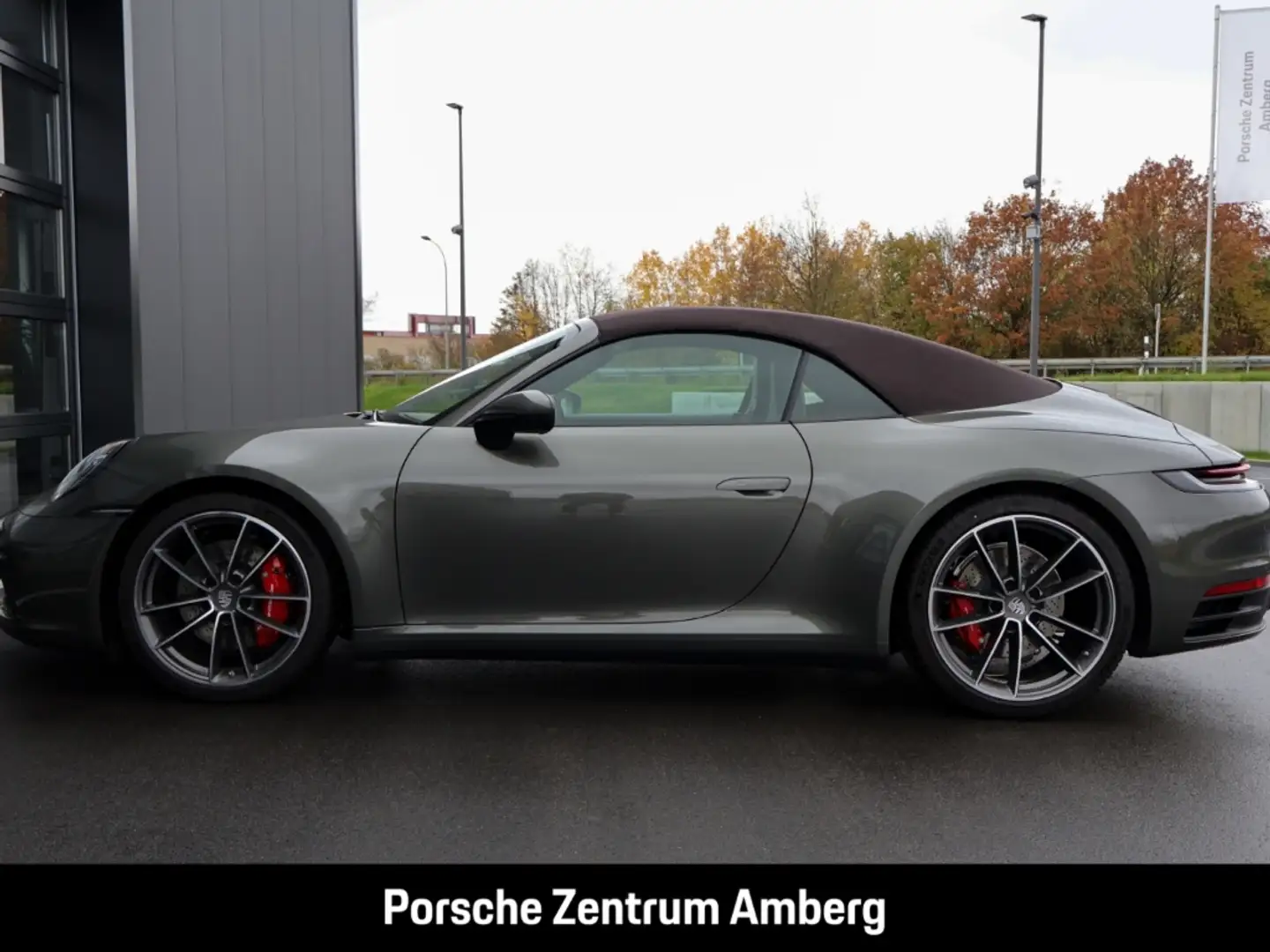 Porsche 992 911 Carrera 4S Cabriolet BOSE LED-Matrix Sportabga Grün - 2