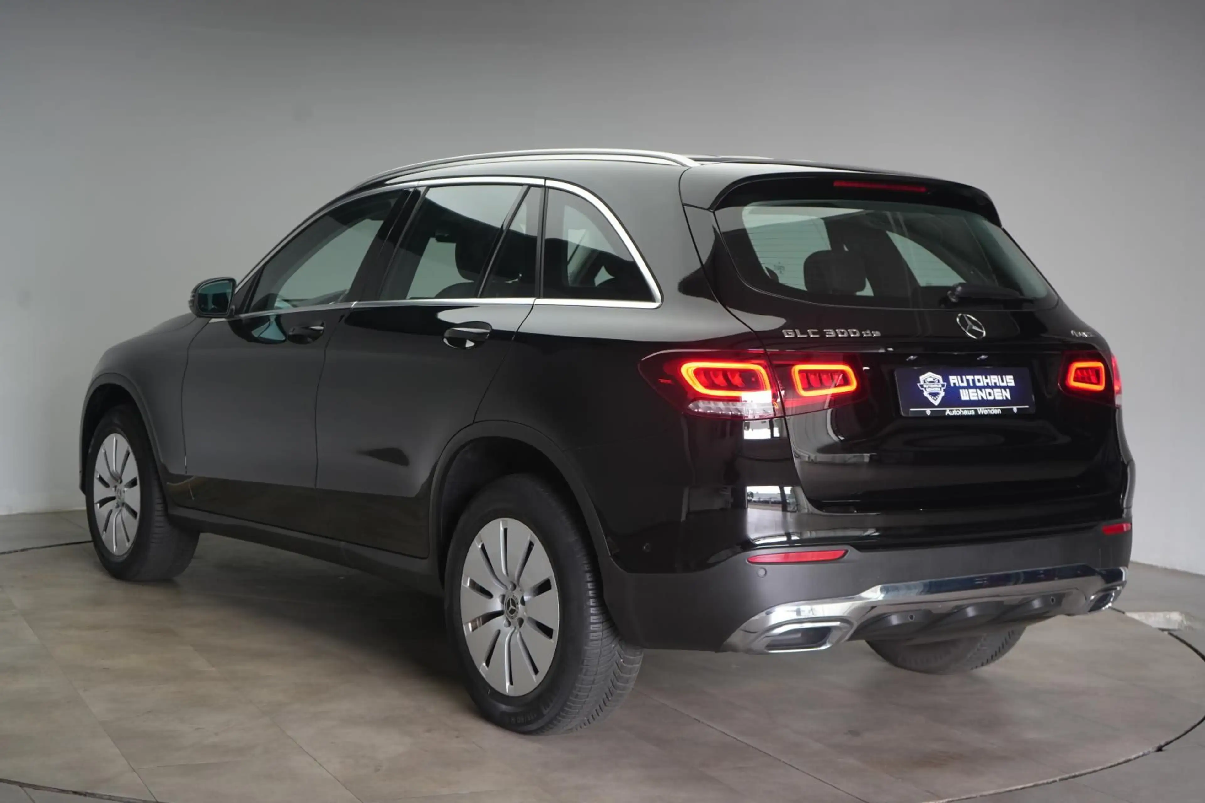 Mercedes-Benz GLC 300 de 4Matic 9G-Tronic 360Kamera/Navi/LED — photo 4