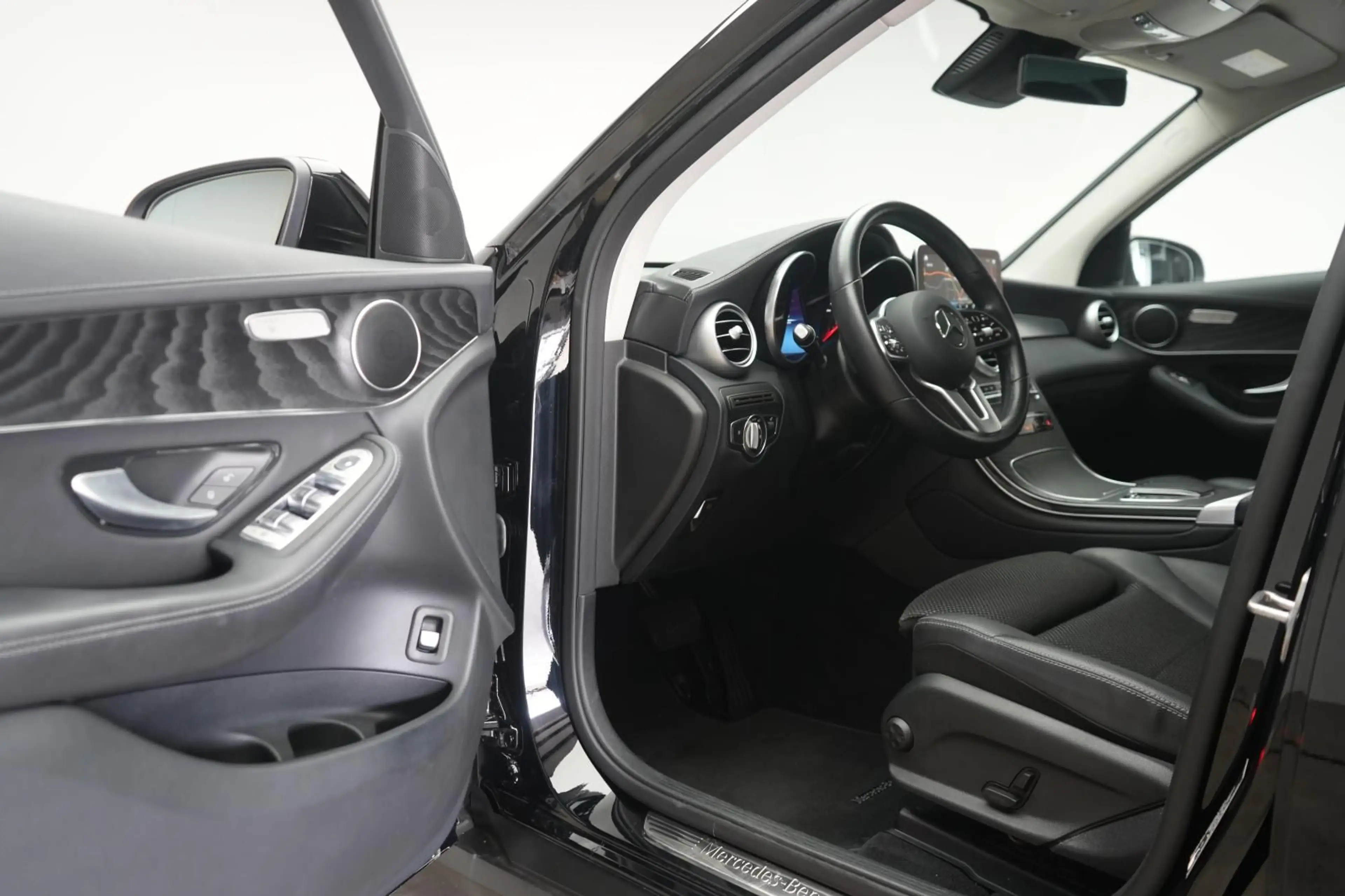 Mercedes-Benz GLC 300 de 4Matic 9G-Tronic 360Kamera/Navi/LED — photo 12