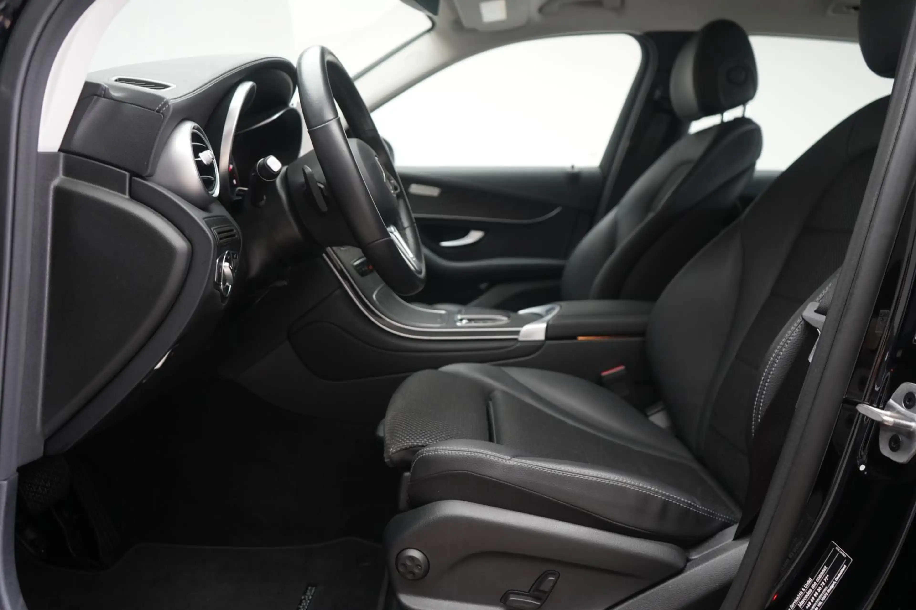Mercedes-Benz GLC 300 de 4Matic 9G-Tronic 360Kamera/Navi/LED — photo 10