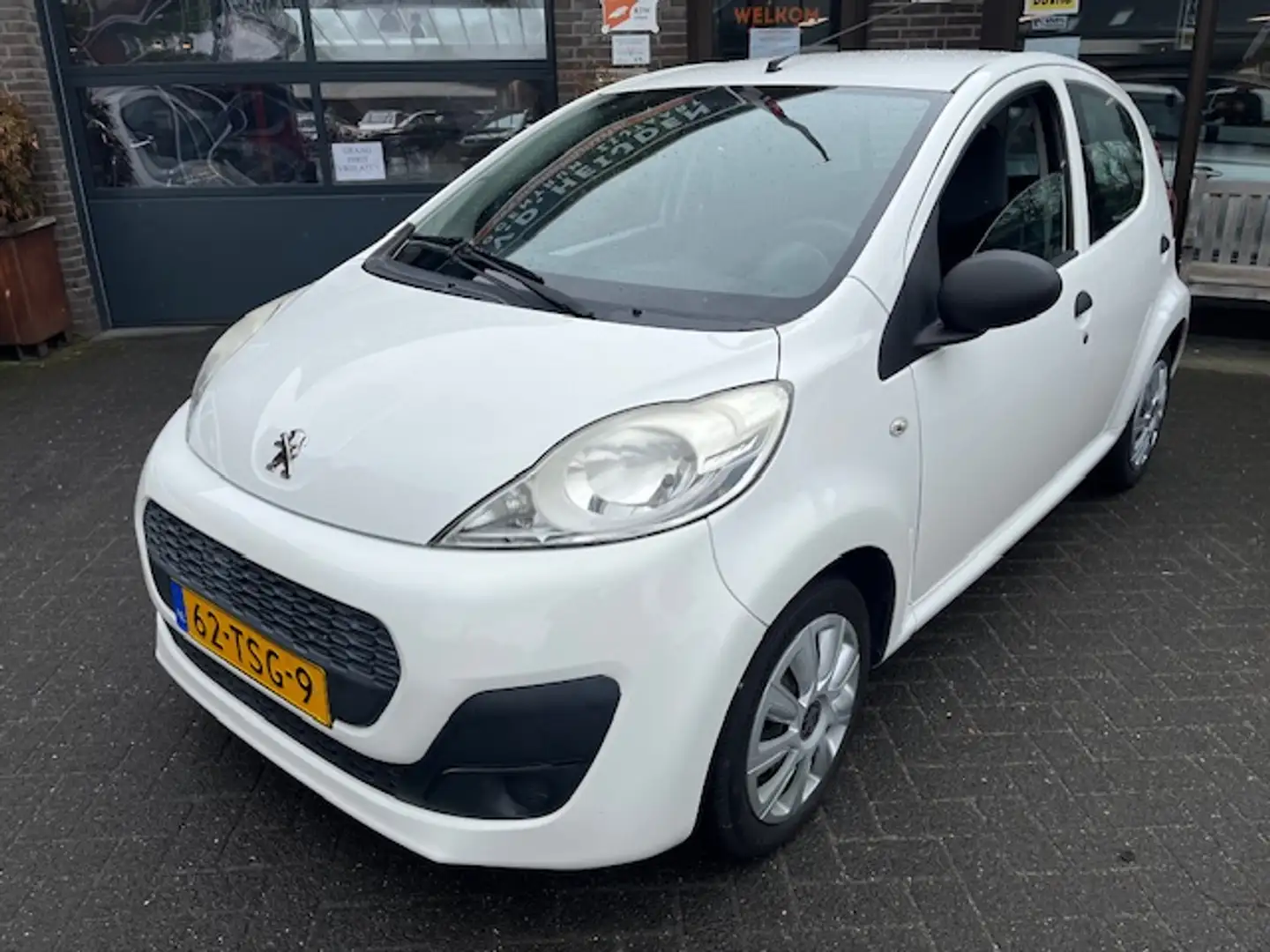 Peugeot 107 1.0 12V 5-drs. Airco Apk tot 4-2026 Goed onderhoud Blanc - 1