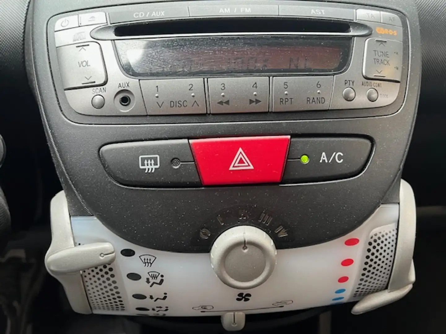 Peugeot 107 1.0 12V 5-drs. Airco Apk tot 4-2026 Goed onderhoud Blanc - 2