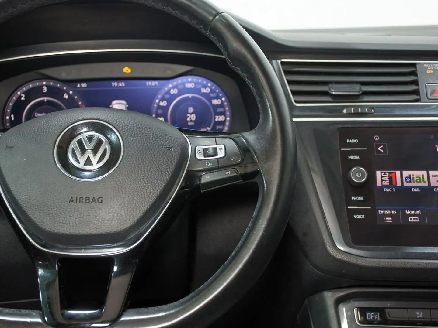 Volkswagen Tiguan 2.0TDI Sport 110kW Zwart - 2