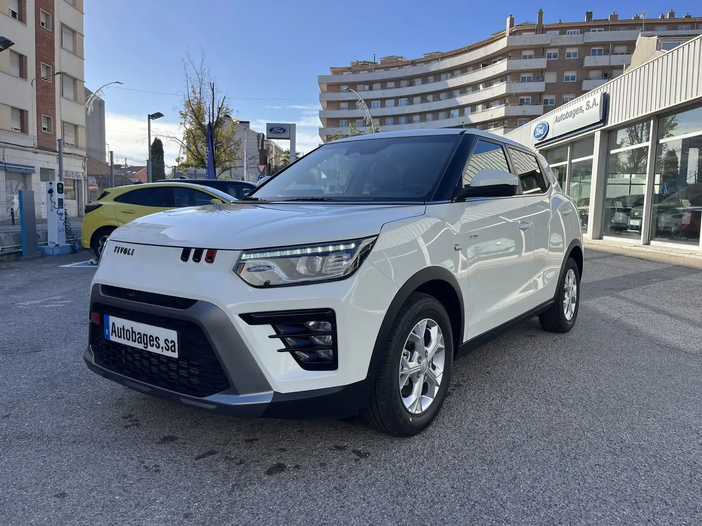 SsangYong Tivoli G15 Urban Plus LP 4x2 Weiß - 1