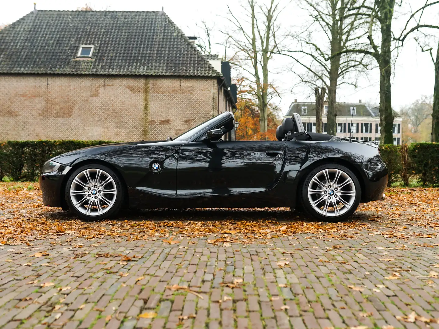 BMW Z4 2.5i Executive LCI Zwart - 2