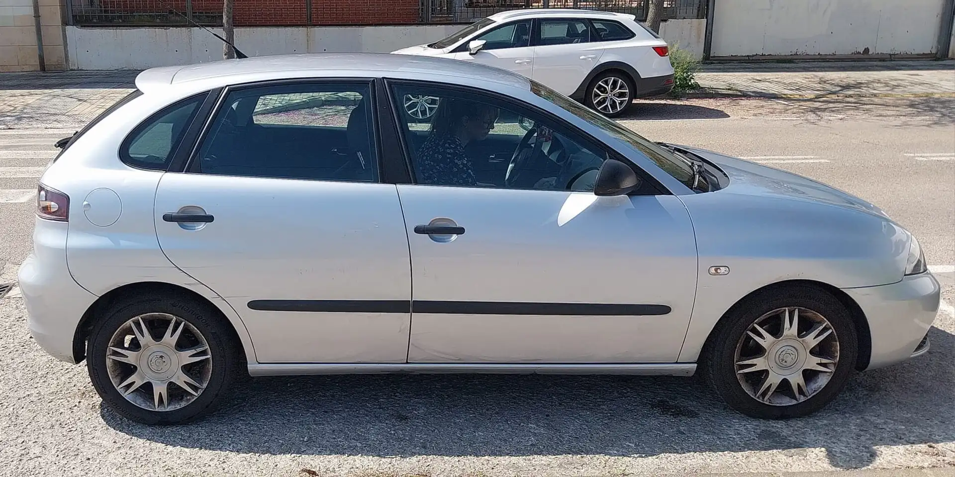 SEAT Ibiza Ibiza 1.9 TDi Reference Reference Plateado - 1
