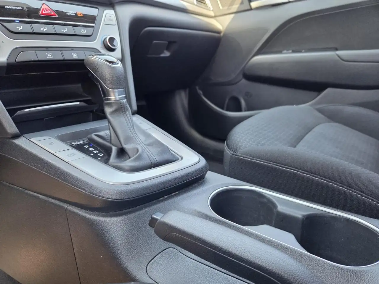 Hyundai ELANTRA снимка Hyundai ELANTRA