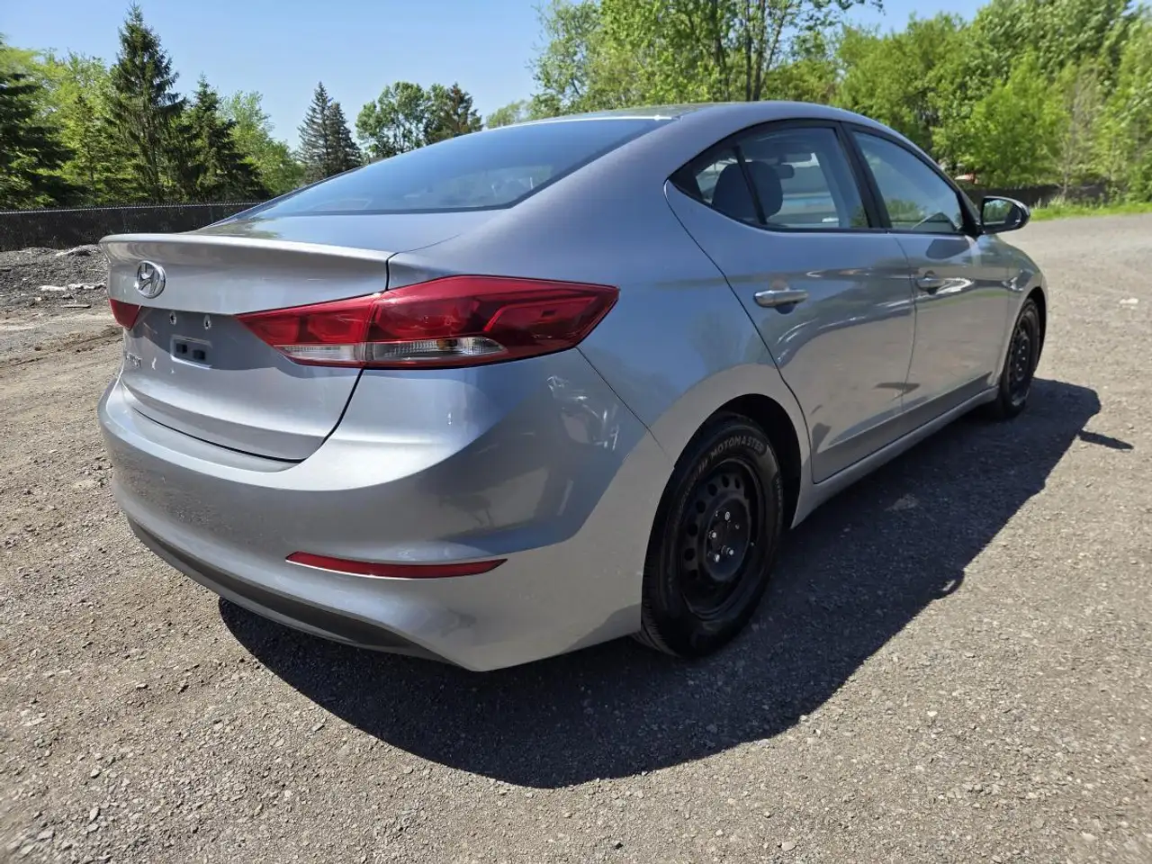 Hyundai ELANTRA снимка Hyundai ELANTRA