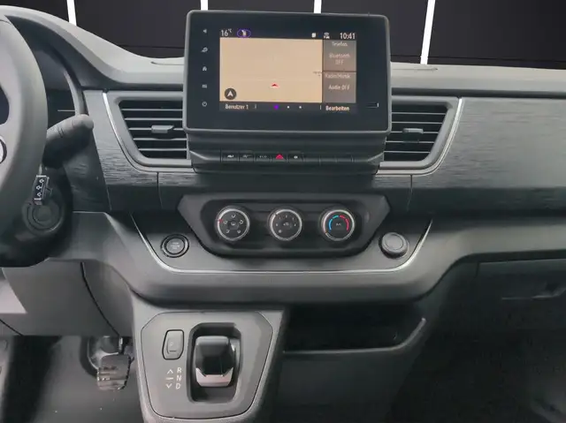Renault Trafic view 12