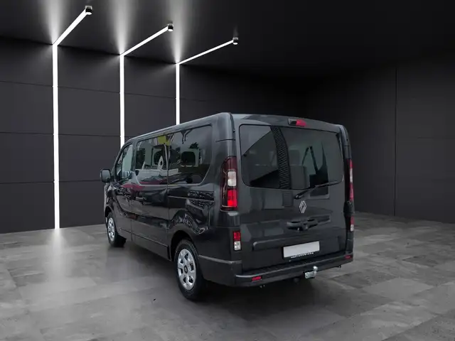 Renault Trafic view 2