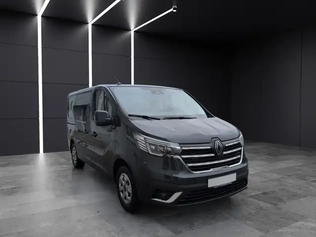 Renault Trafic view 4