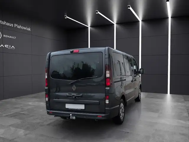 Renault Trafic view 3