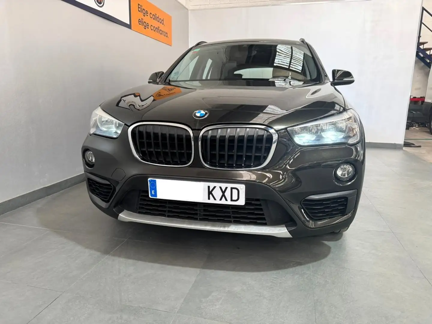 BMW X1 sDrive18d Brun - 2