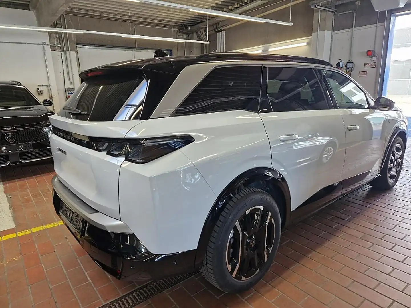 Peugeot 5008 GT Elektro 210 73kWh Weiß - 2