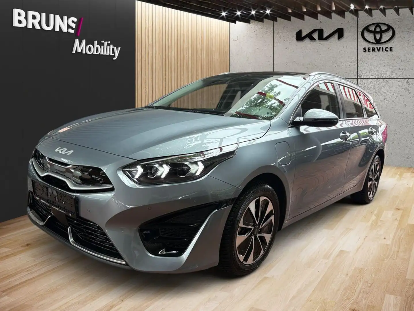 Kia Ceed / cee'd SW 1.6 Plug-in Hybrid Spirit Techn+Glasdach Silber - 2