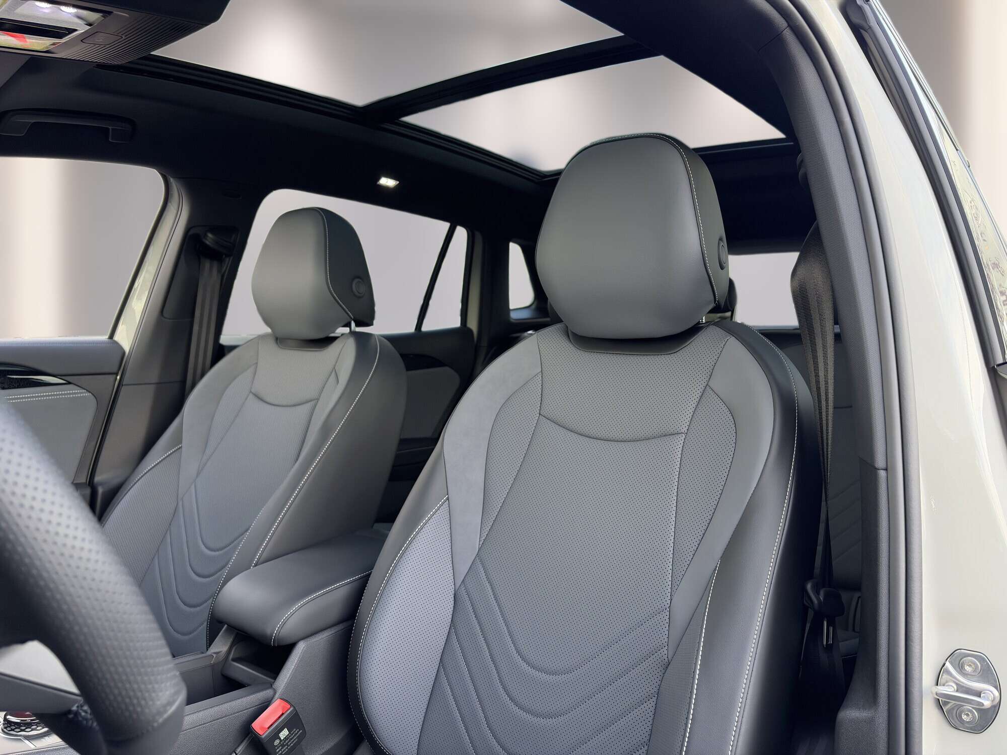 2027 Volkswagen Tiguan COMFORTLINE R-LINE ÉDITION NOIRE — снимка 3