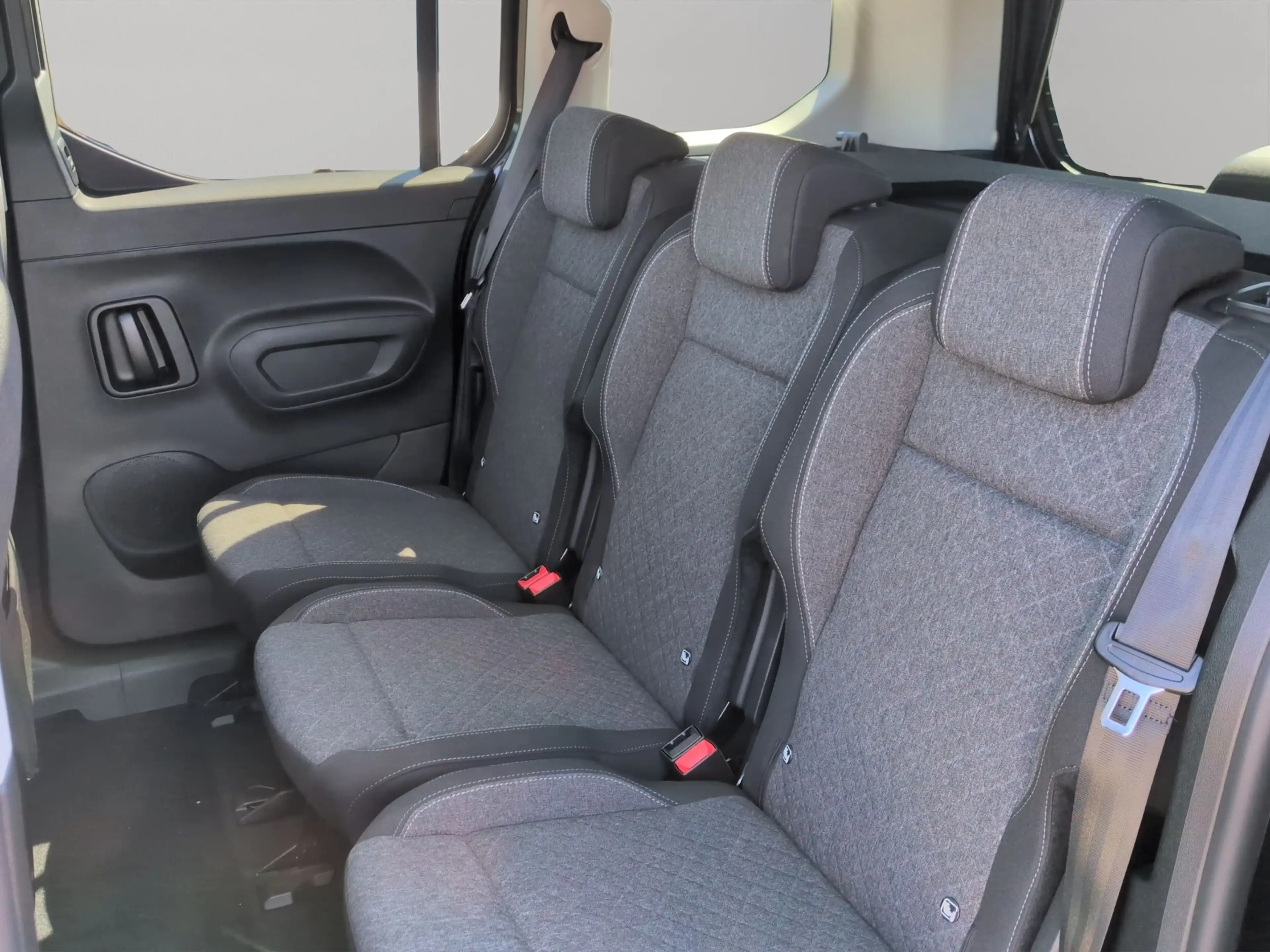 Opel Combo Life 1.5 D GS+Navi+Rückfahrkamera+ — photo 9