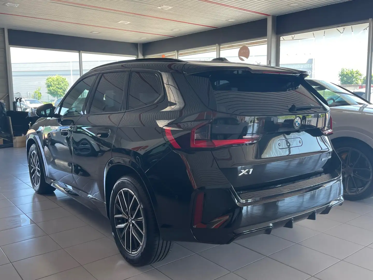BMW X1 sDrive 18i 136ch DKG7 M Sport Schwarz - 2