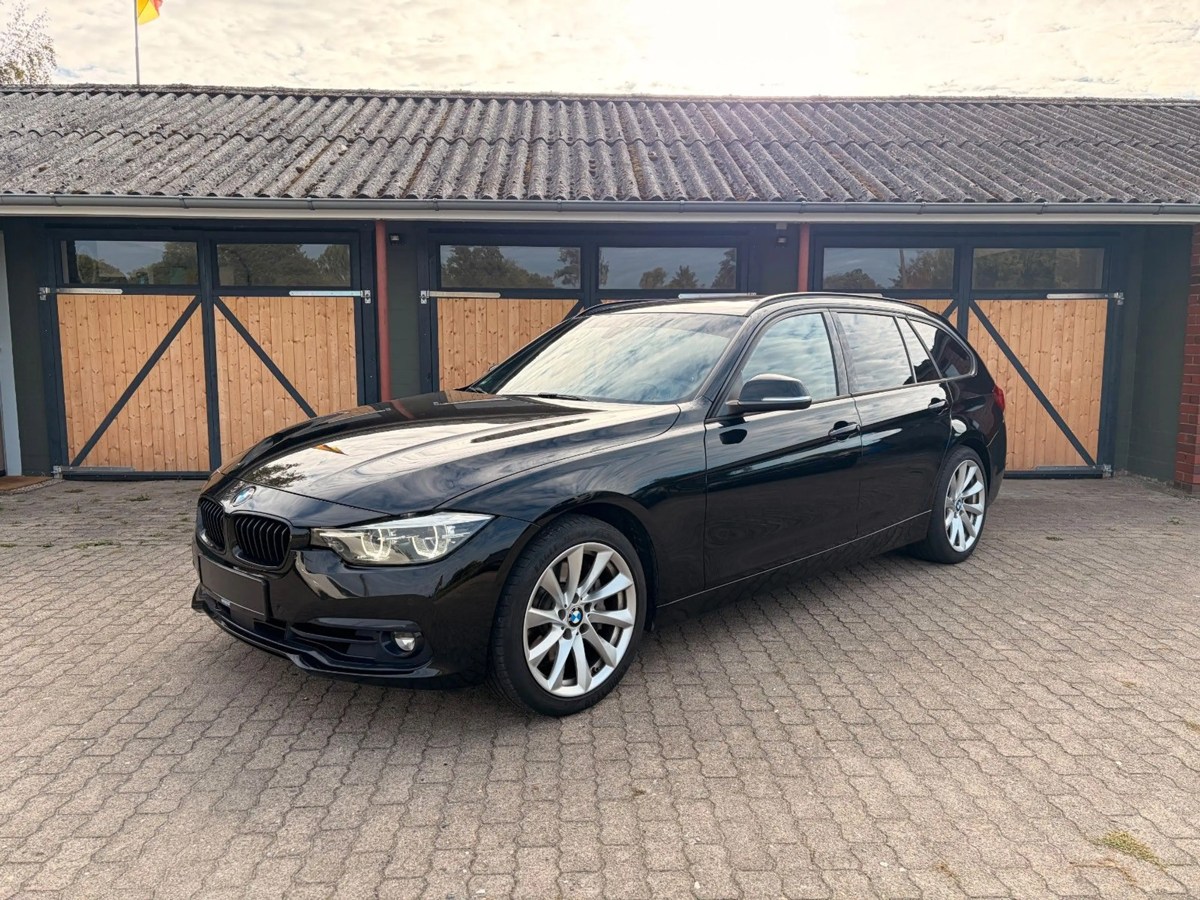 BMW 335 xd Touring Sport Line/PANO/HUD/Virtual Tacho