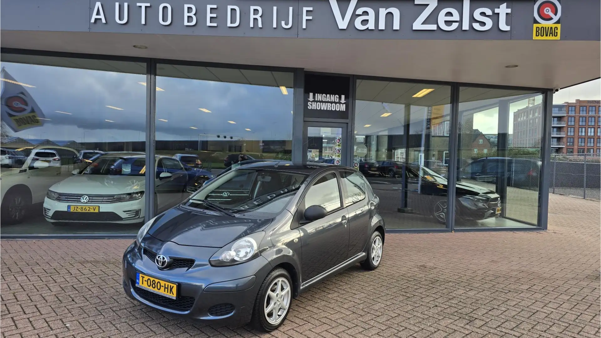 Toyota Aygo 1.0-12V Comfort * 5 Drs * 5 Bak * AIRCO * CD *Acht Grijs - 1