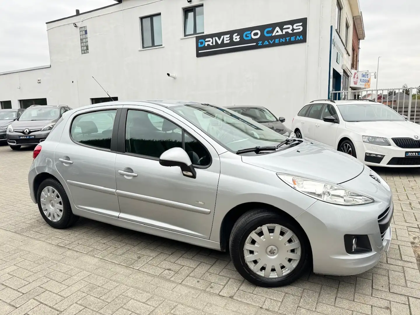 Peugeot 207 1.6 HDi 99g 1 Eigenaar ** 1 JAAR GARANTIE ** !! Argent - 1