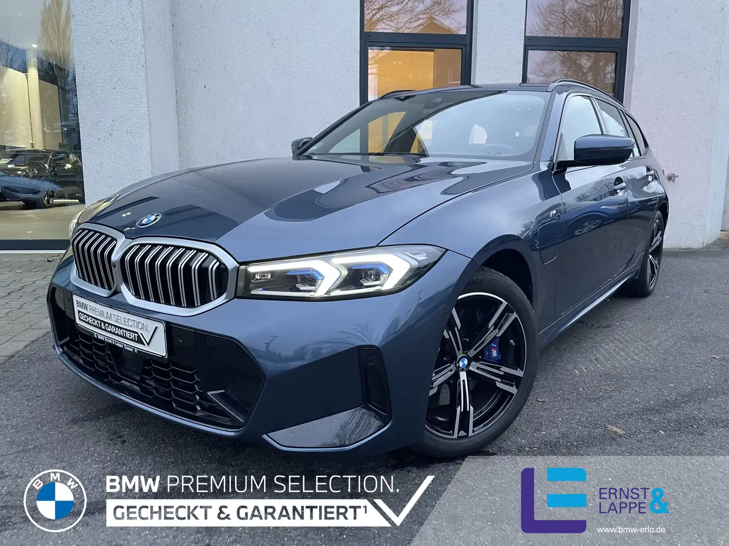 BMW 330 e xDrive Tour M Sport || AHK 360° Pano HeadUp Blau - 1