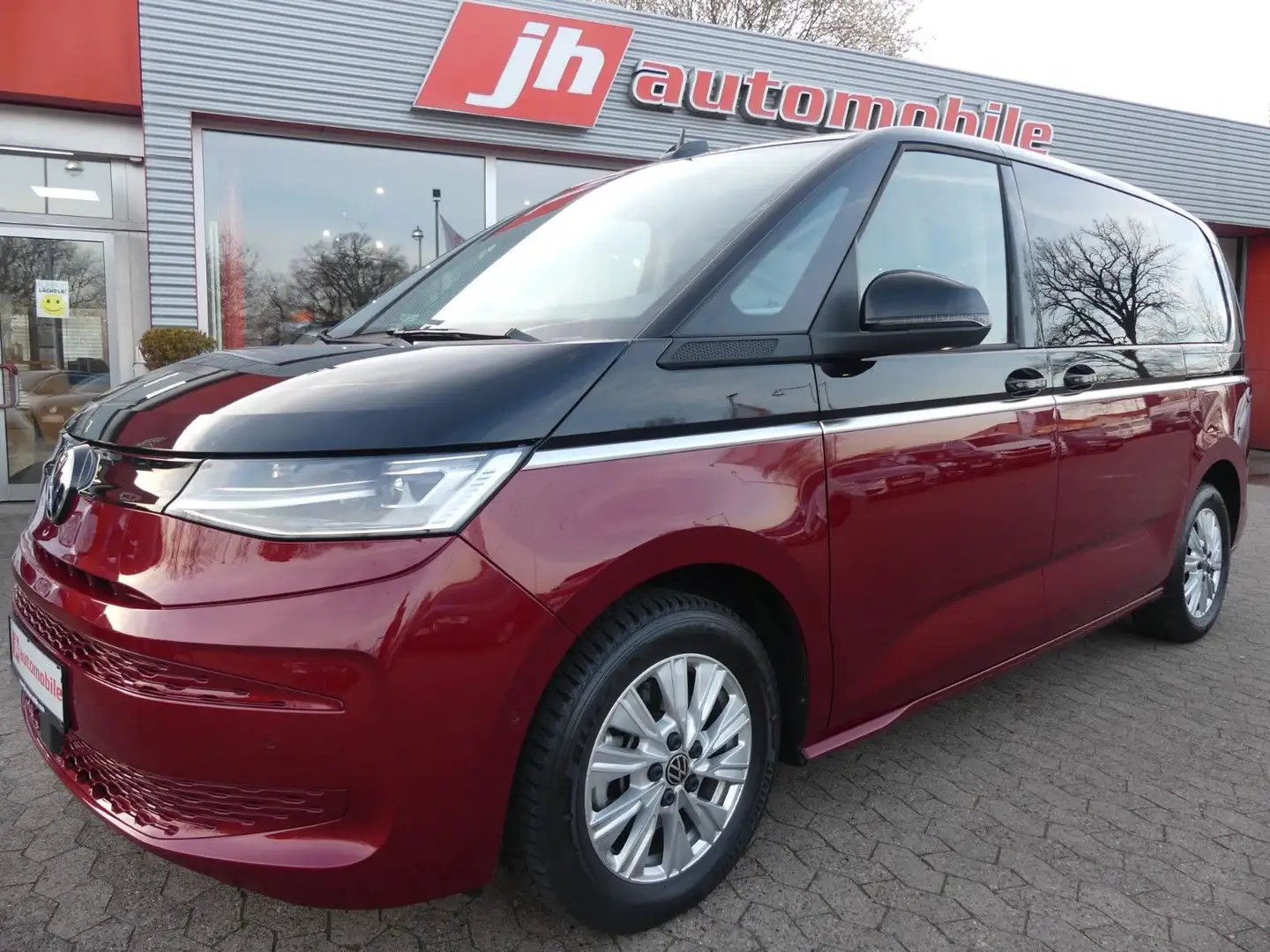 Volkswagen T7 Multivan Hybrid Panorama*SHZ*AHK*7 Sitze crvena - 1