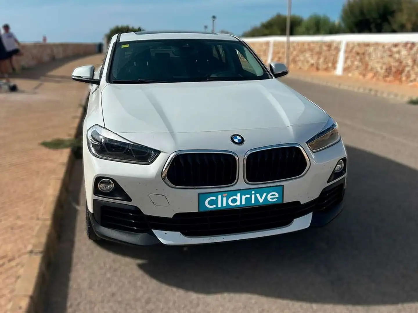 BMW X2 sDrive 18iA Blanc - 2
