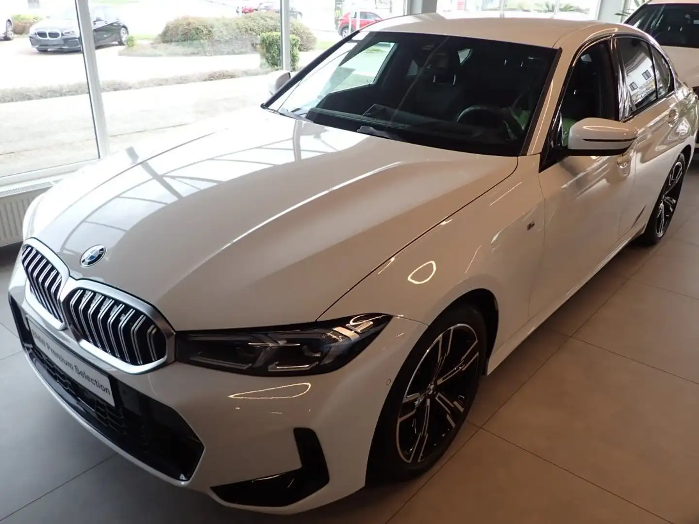 BMW 318 d Limousine M-Sport Weiß - 2