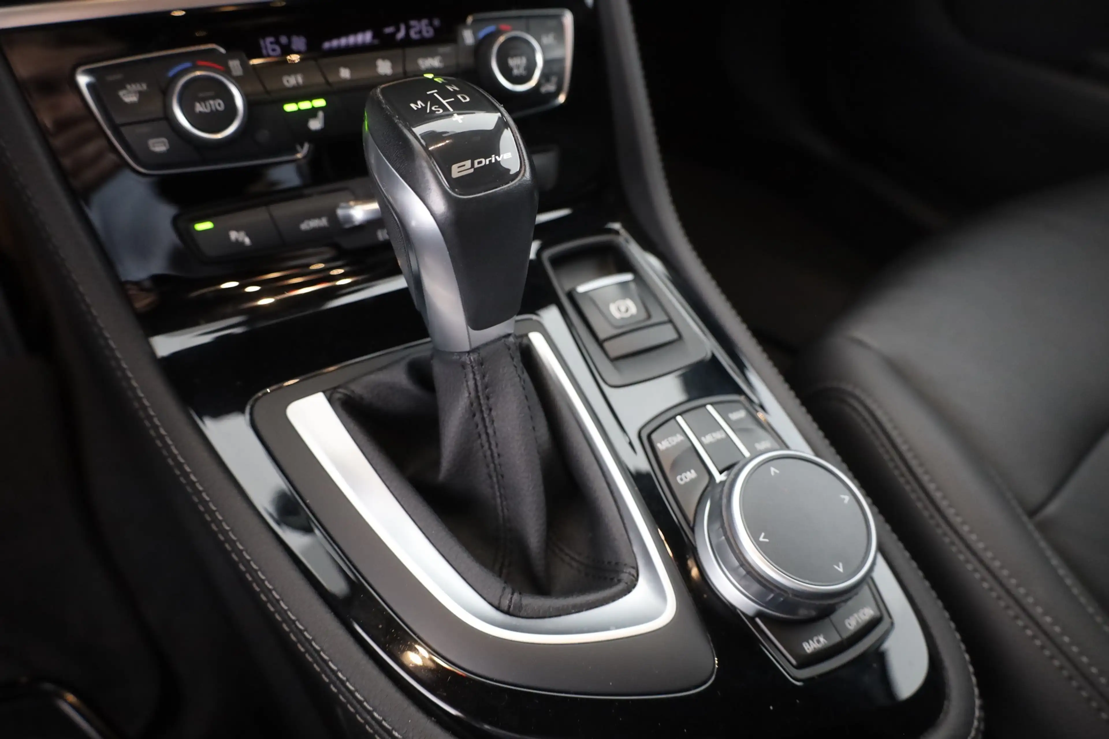 BMW 225 xe iPerformance Luxury Line LED Navi Head-Up — photo 13