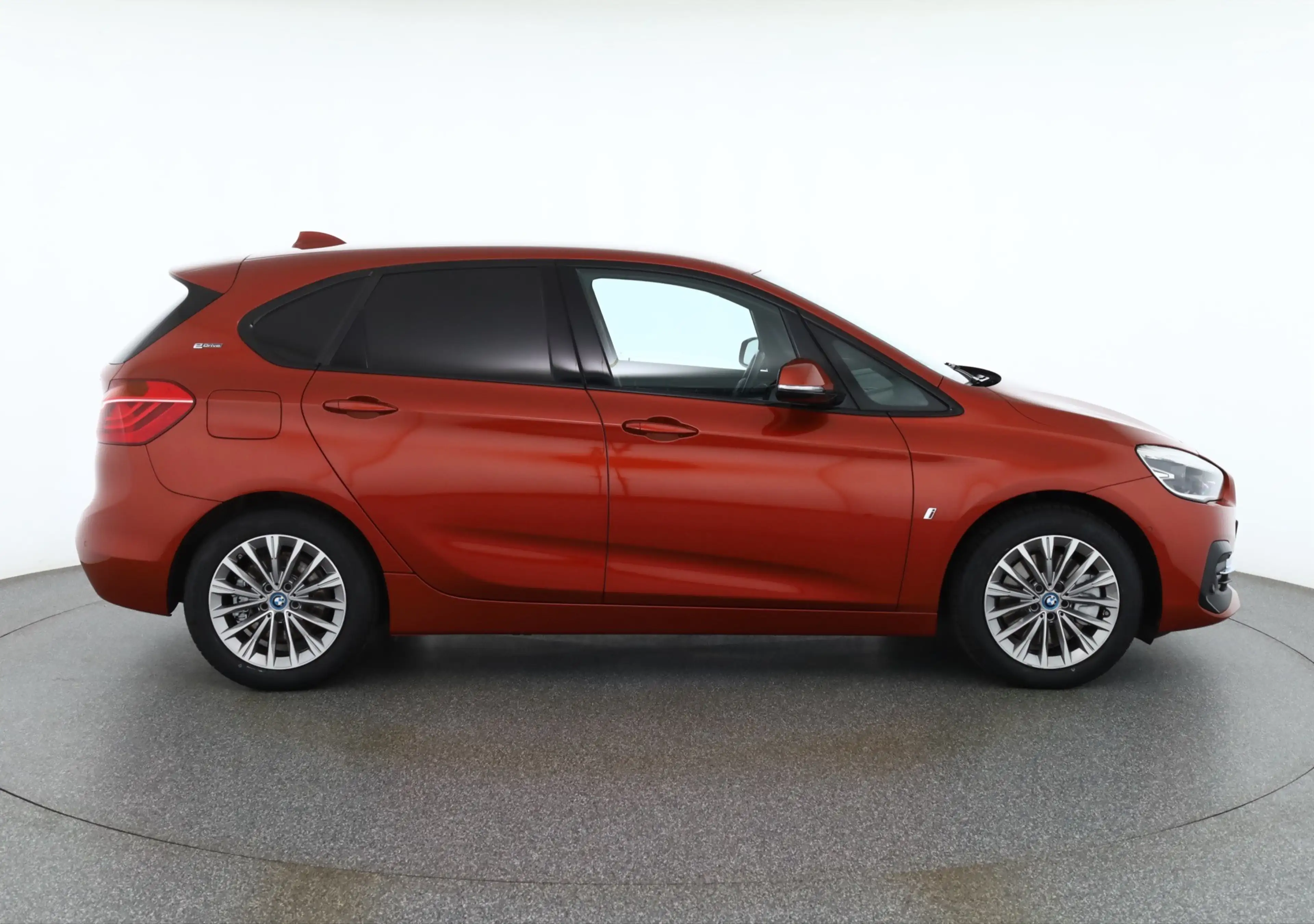BMW 225 xe iPerformance Luxury Line LED Navi Head-Up — photo 6