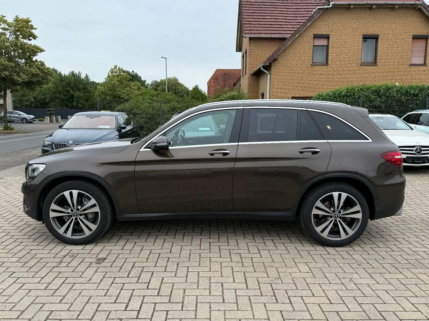 Mercedes-Benz GLC 250 d 4Matic | LED | ACC | Standheizung | Braun - 2