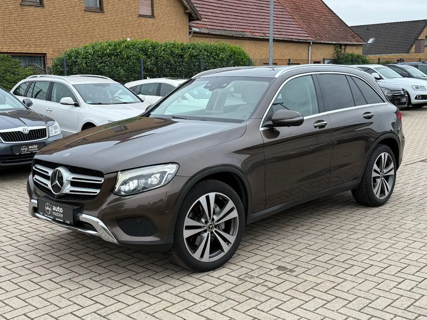 Mercedes-Benz GLC 250 d 4Matic | LED | ACC | Standheizung | Braun - 1
