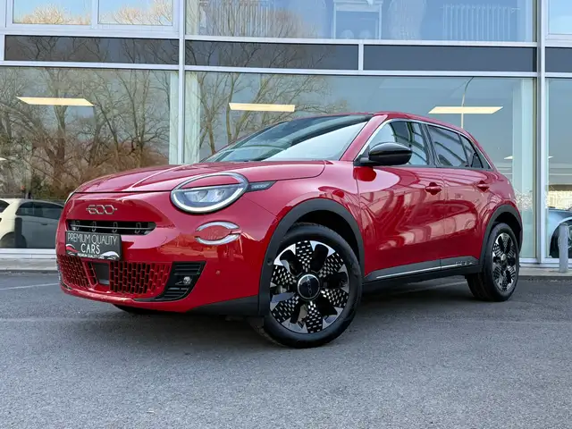 Fiat 600 Hybrid La Prima / ZETELVERWRM / KEYLESS / CARPLAY