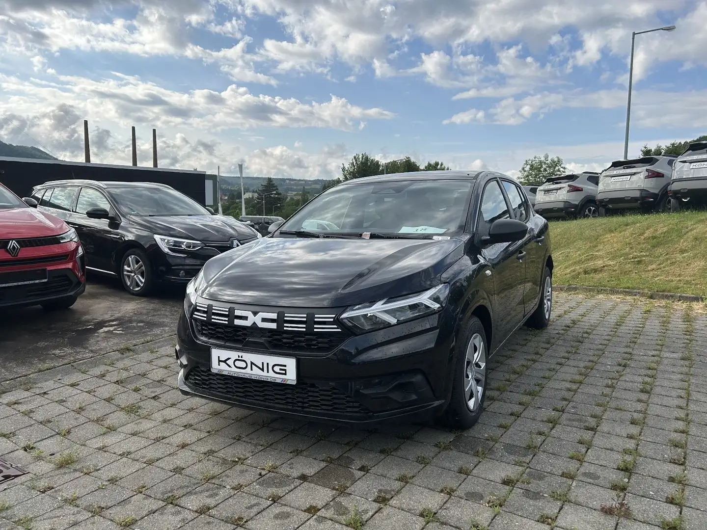 Dacia Sandero Essential TCe 90 Schwarz - 1