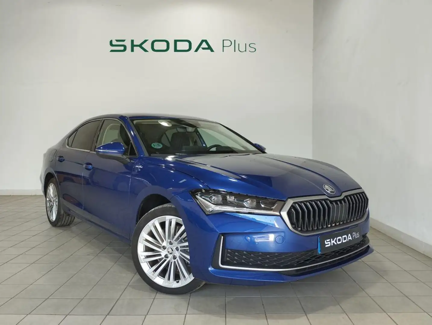 Skoda Superb 2.0 TDI L&K 4x4 DSG 142kW Bleu - 1