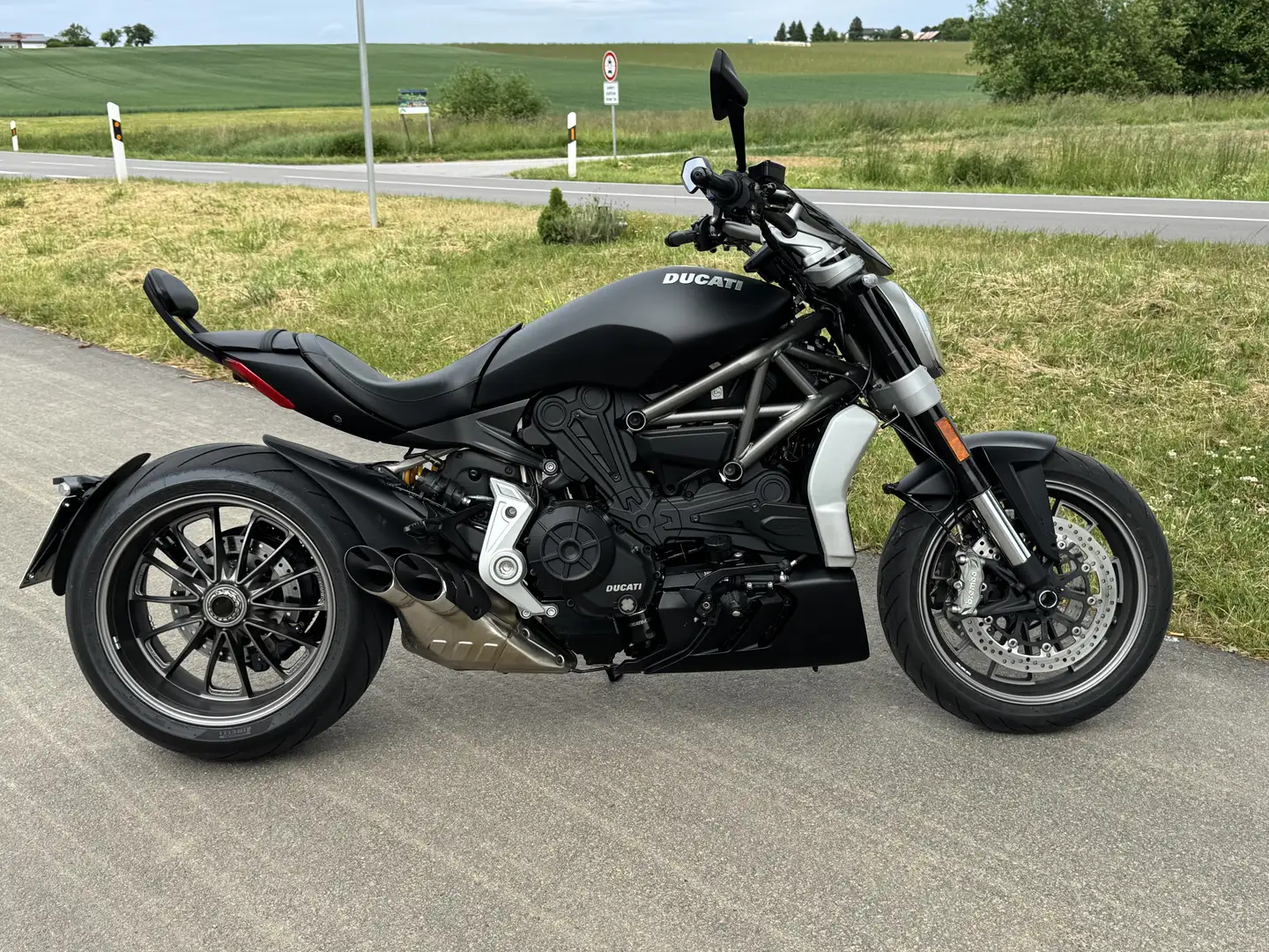 Ducati XDiavel Dark Stealth - Sammlerzustand - TÜV Neu Negru - 1