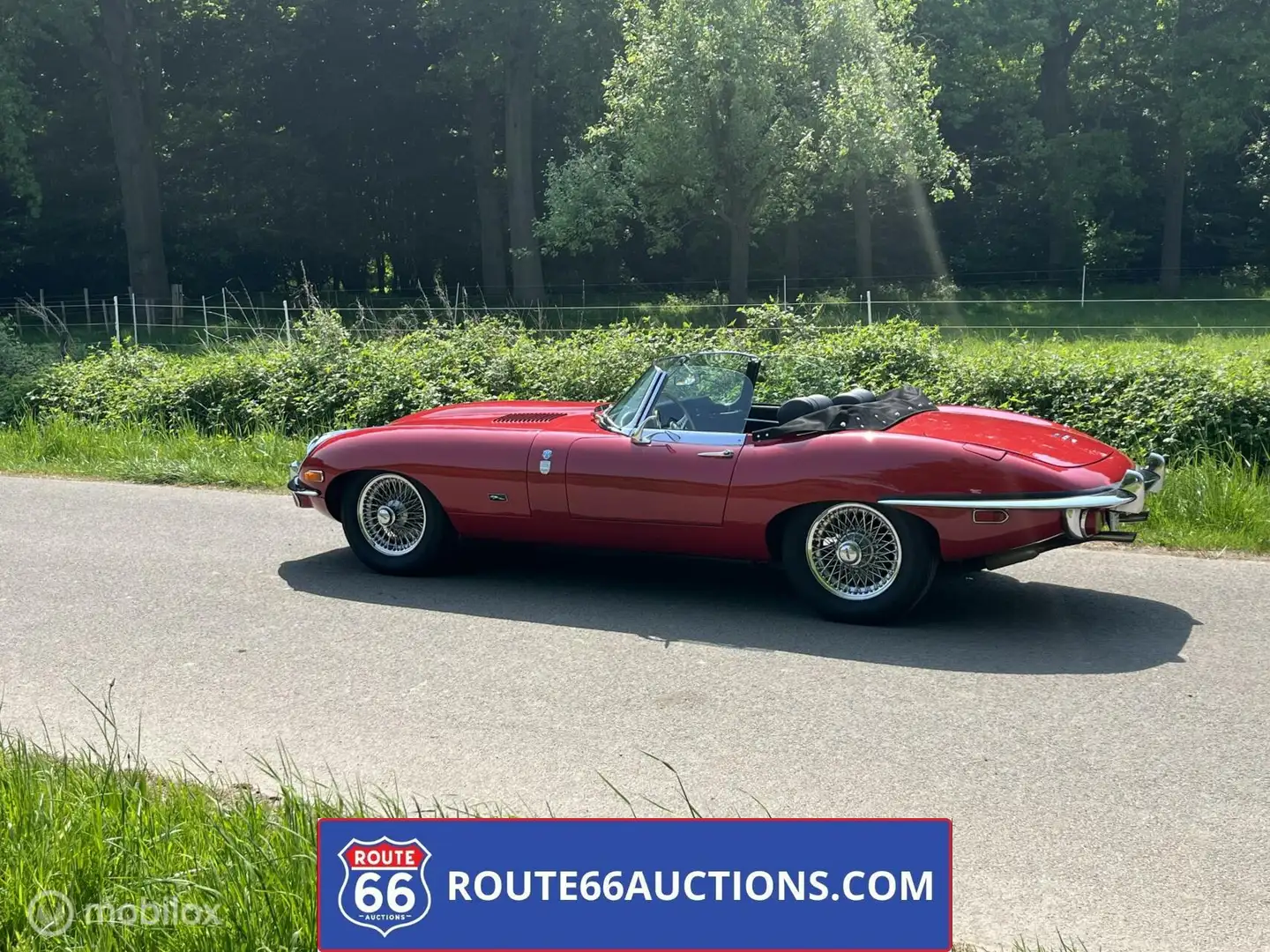 Jaguar E-Type Series 2 Cabriolet 1971 | Route 66 auctions Rouge - 2