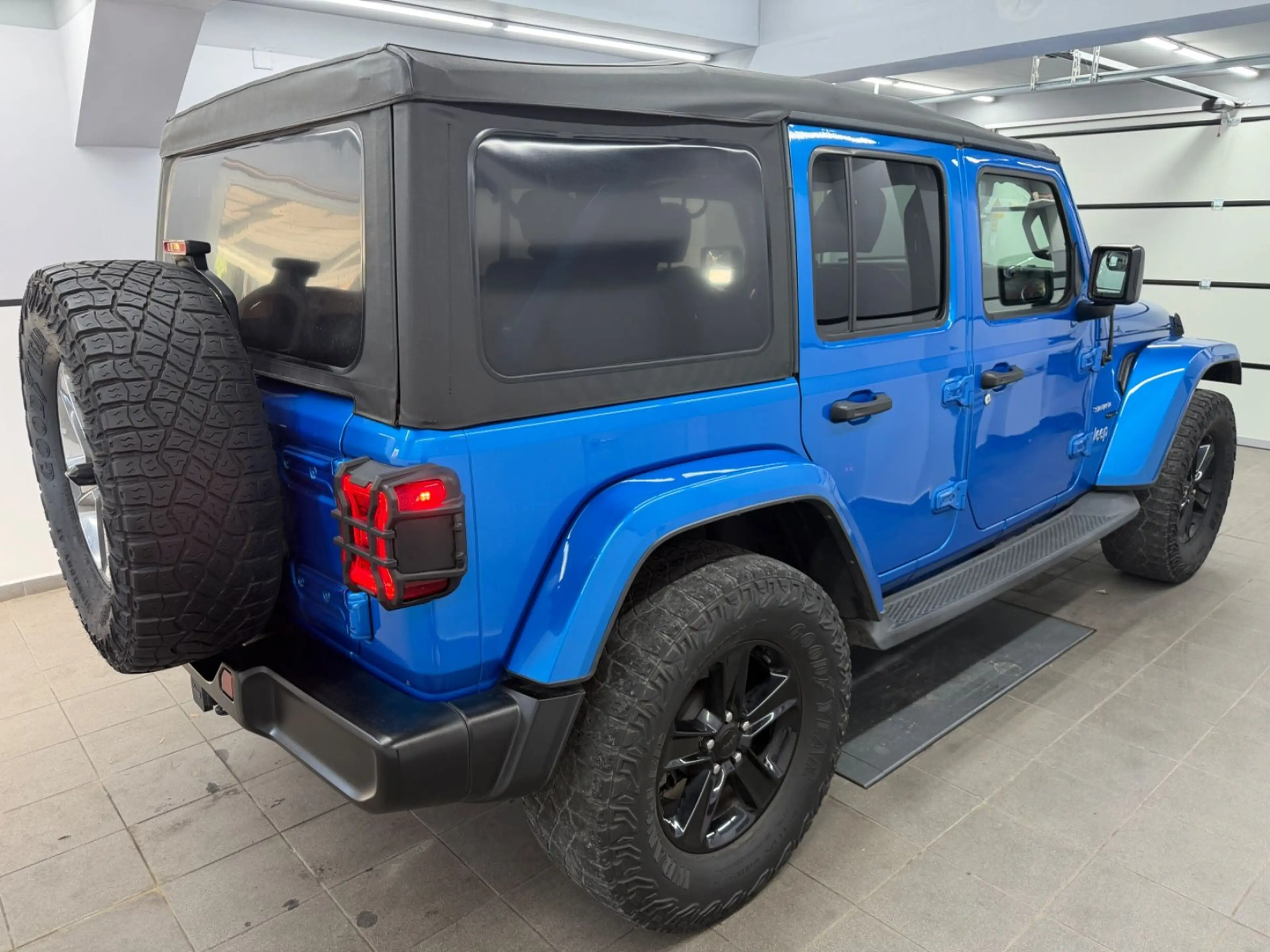 Jeep Wrangler 2.0 4XE Unlimited Sahara*Hydro Blue*LED — photo 6