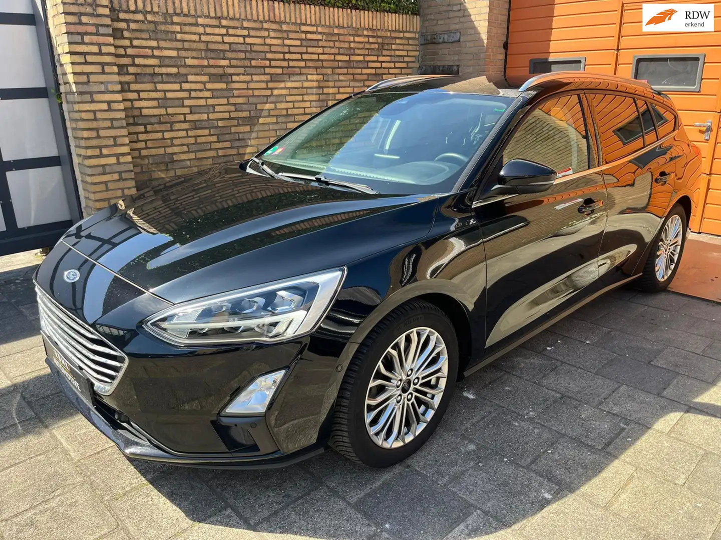 Ford Focus Wagon 1.0 EcoBoost Titanium Business Noir - 1