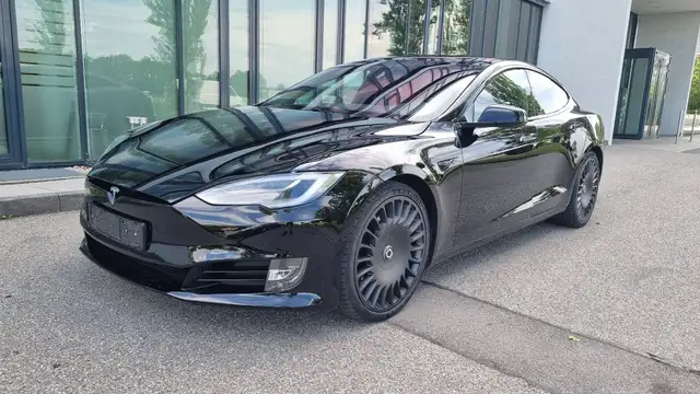 Tesla Model S Performance Ludicrous+ Raven