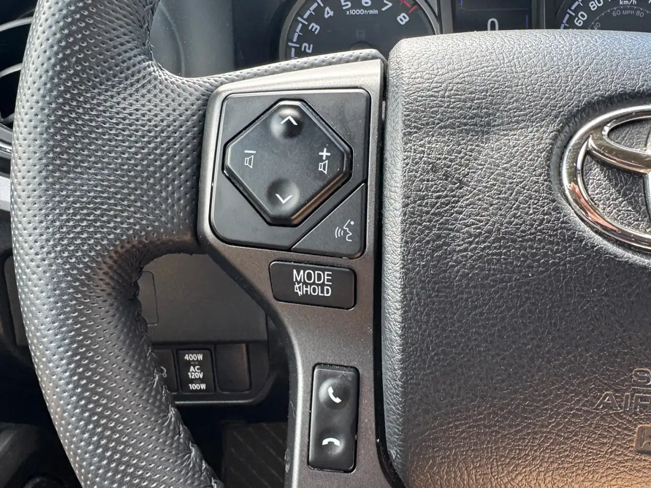 Toyota Tacoma снимка Toyota Tacoma