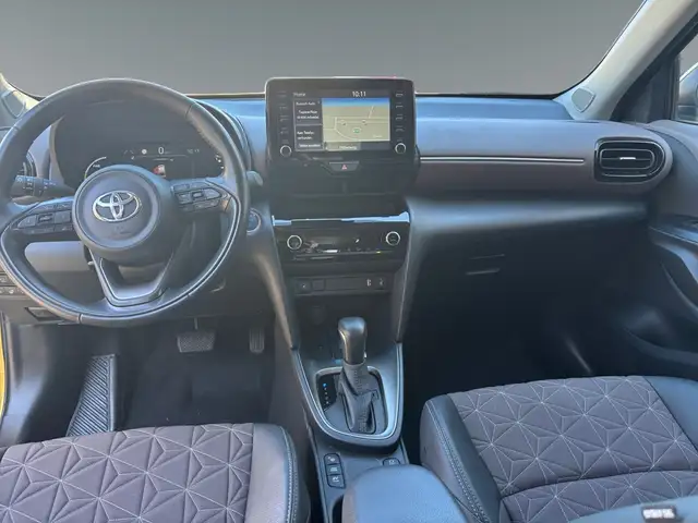 Toyota Yaris Cross view 11