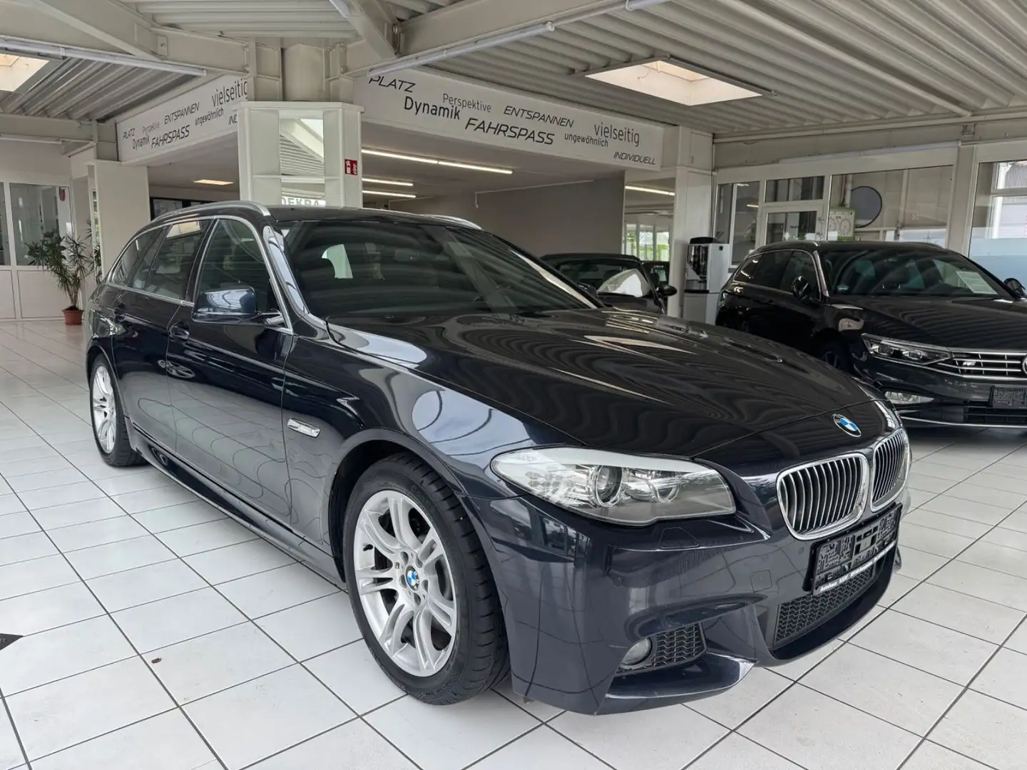 BMW 530 d xDrive,Org-M-Paket,Ahk,Navi,Xenon,2-Hand Schwarz - 1