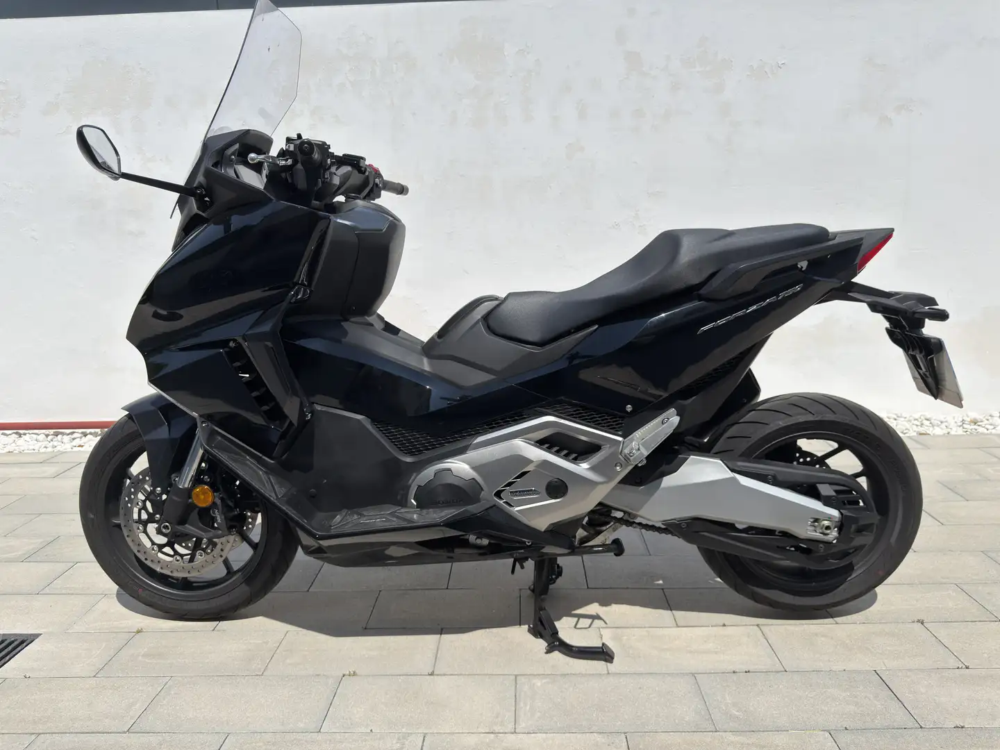 Honda Forza 750 La moto está en perfecto estado. Con muchos extra - 1