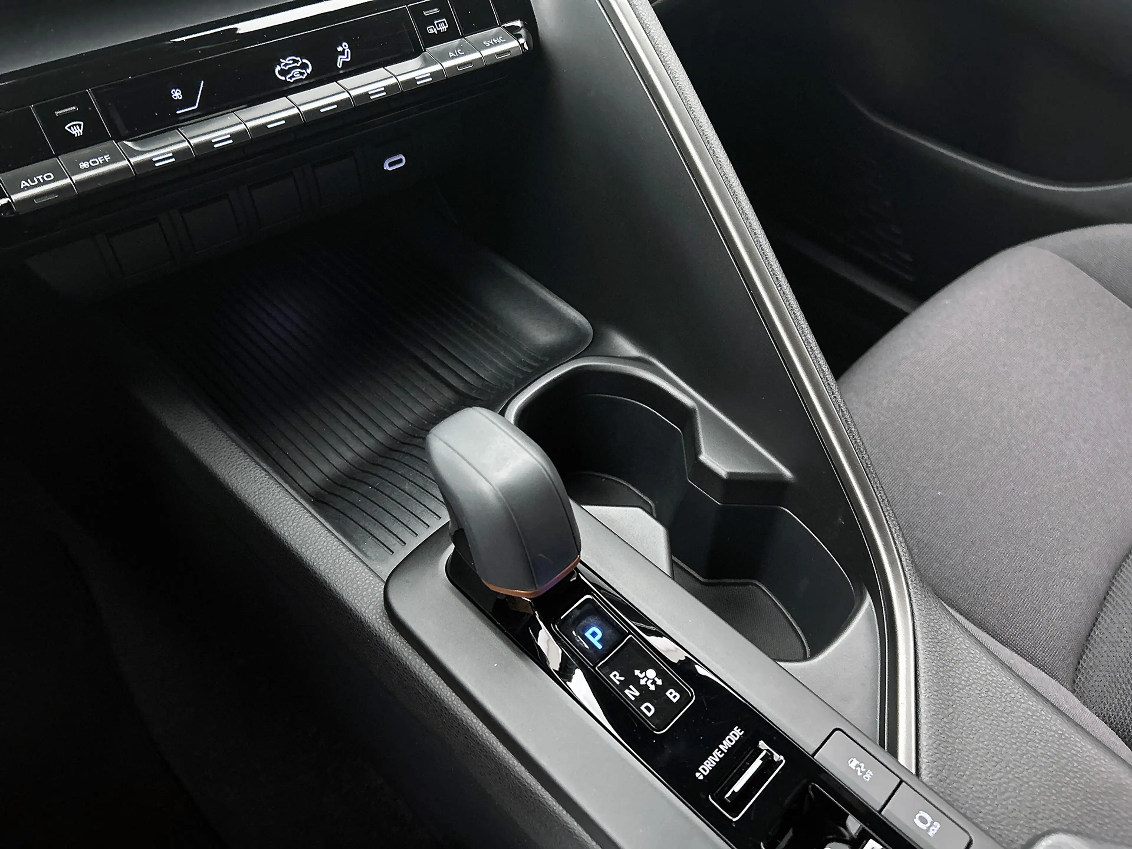 Toyota C-HR 1.8 Hybrid 140 Dynamic | Velgen | Navigatie | Dode — photo 11