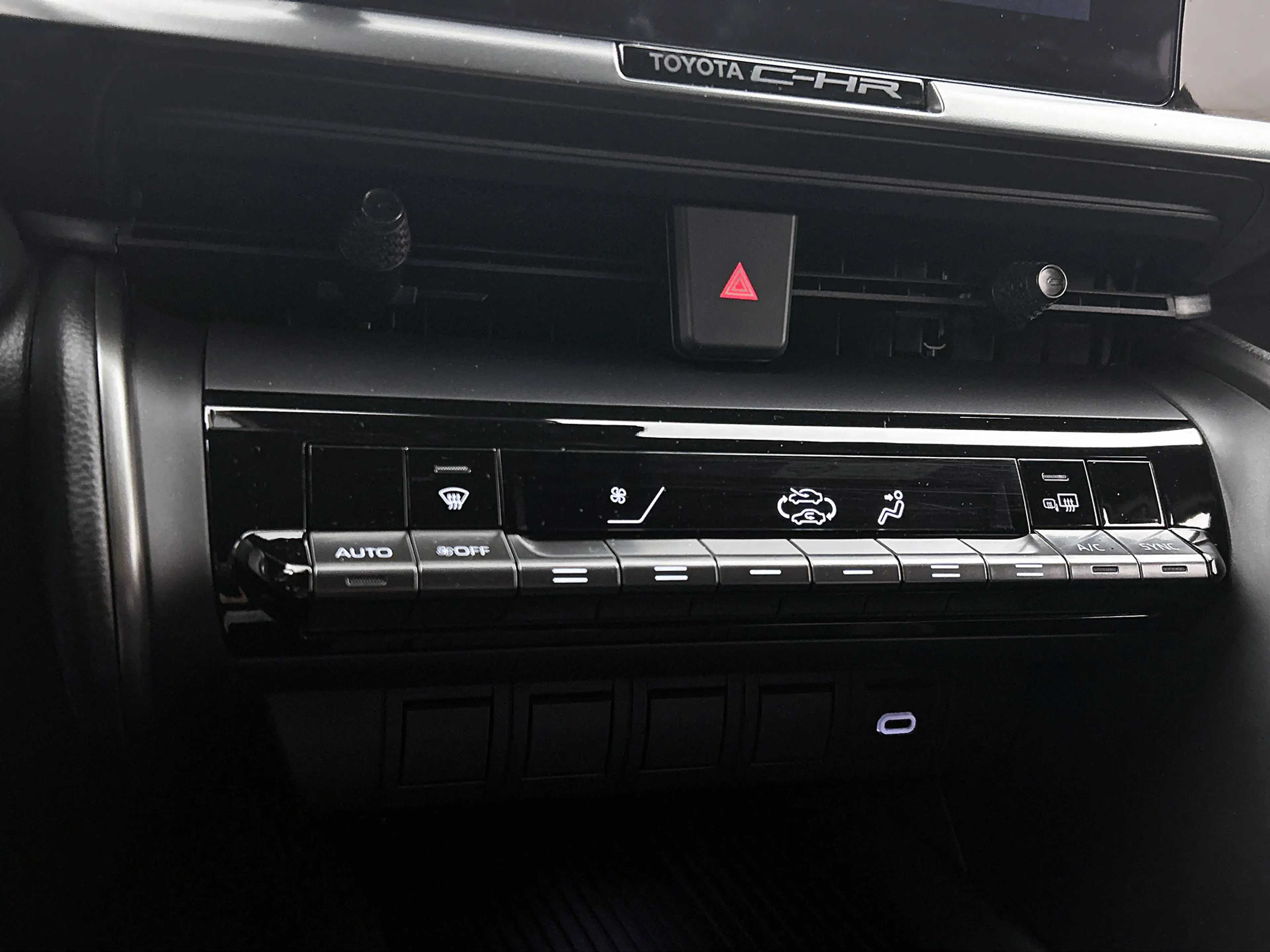 Toyota C-HR 1.8 Hybrid 140 Dynamic | Velgen | Navigatie | Dode — photo 10