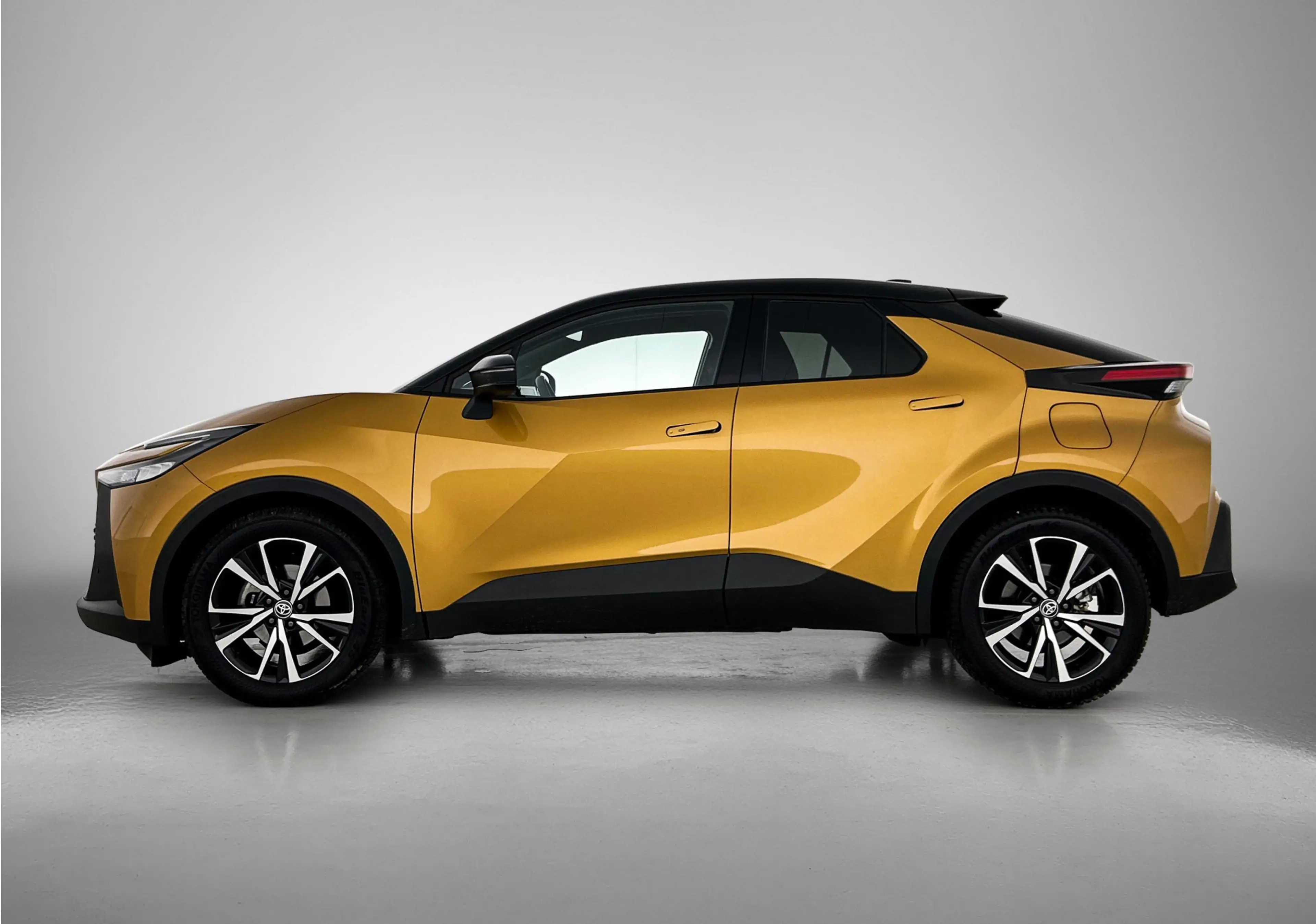 Toyota C-HR 1.8 Hybrid 140 Dynamic | Velgen | Navigatie | Dode — photo 3